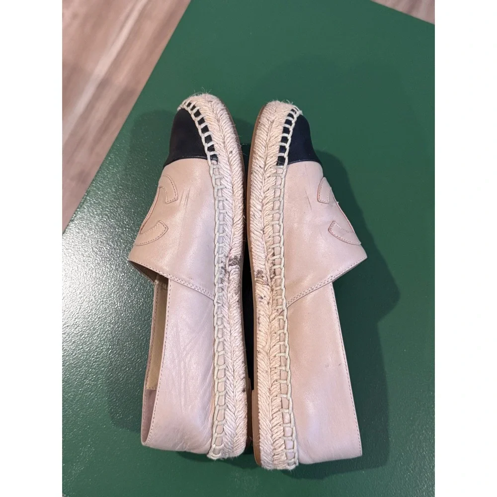 Chanel Lambskin Leather Espadrilles Beige Black CC Logo Flats  38 (missin insole